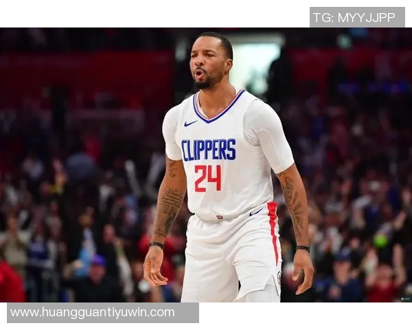 鲍威尔表现出色20投10中砍下25分助球队取得胜利正负值高达六